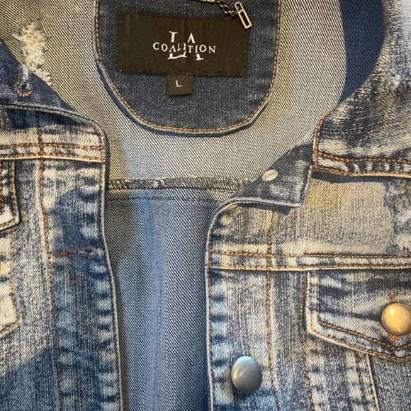 Casual, comfortable, distressed, stylish, denim jacket - Picture 3 of 13